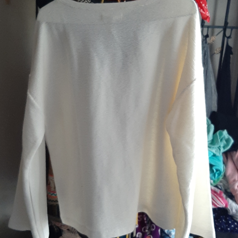 Madewell v neck textured bell sleeve top - Picture 2 of 6